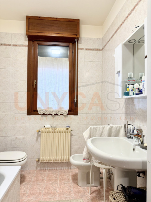 MESTRINO: in posizione centrale e ampiamente servita proponiamo in vendita appartamento bicamere,...