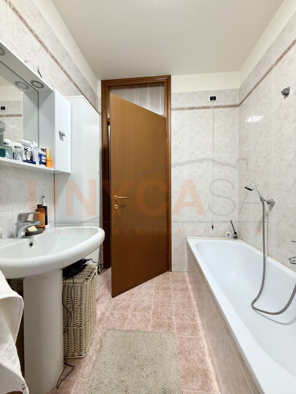 MESTRINO: in posizione centrale e ampiamente servita proponiamo in vendita appartamento bicamere,...