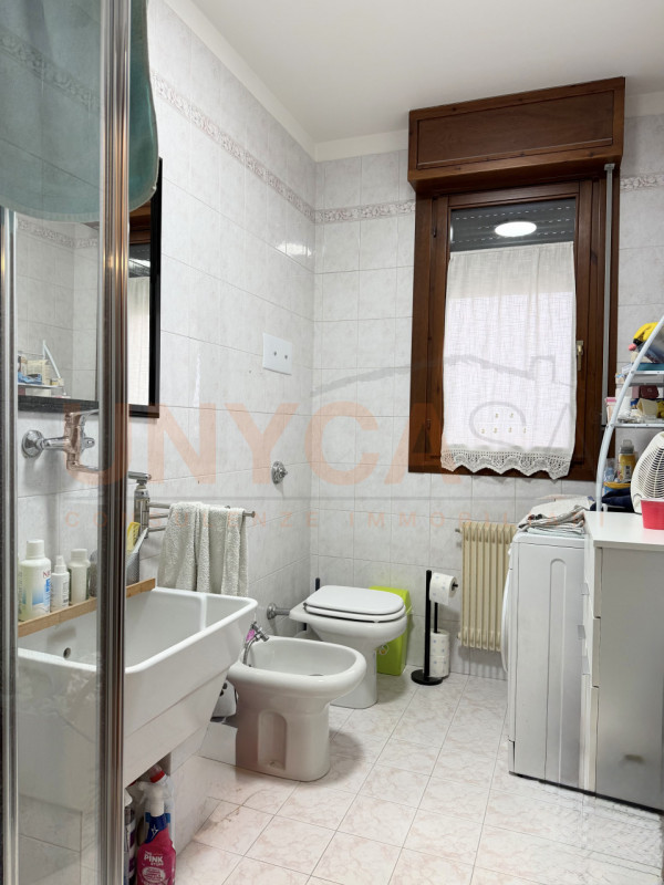 MESTRINO: in posizione centrale e ampiamente servita proponiamo in vendita appartamento bicamere,...