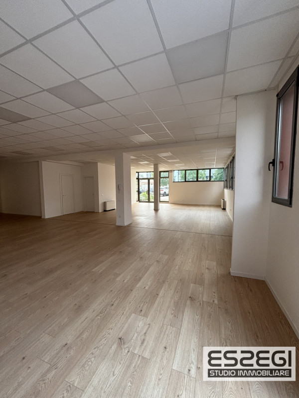 PADOVA EST - VIALE della NAVIGAZIONE INTERNA. Proponiamo in locazione un ampio e moderno ufficio ...