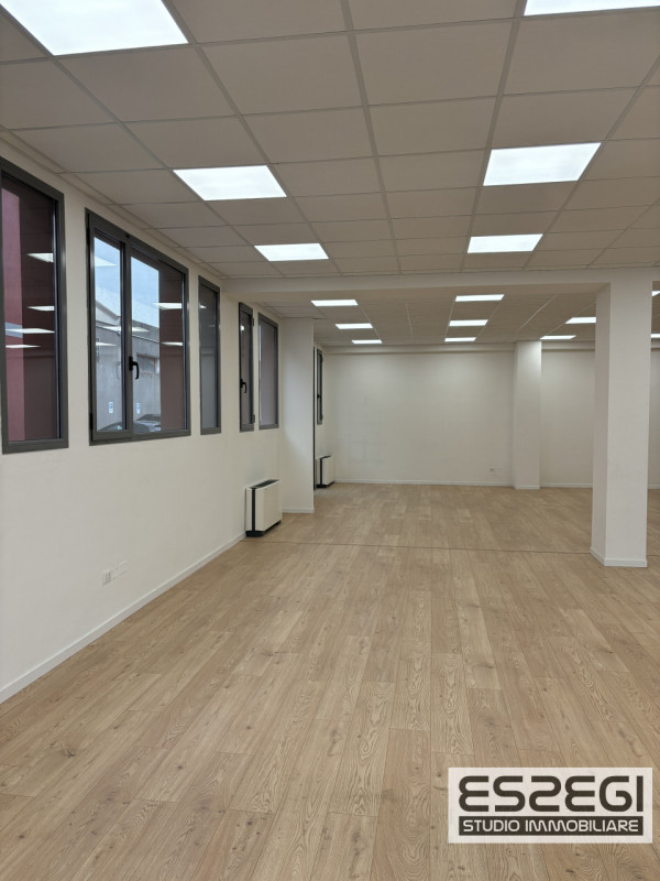 PADOVA EST - VIALE della NAVIGAZIONE INTERNA. Proponiamo in locazione un ampio e moderno ufficio ...