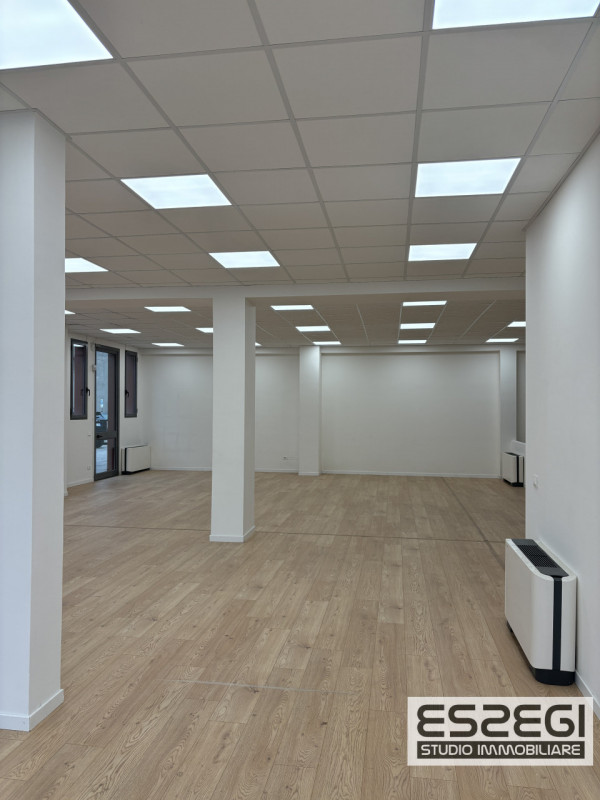 PADOVA EST - VIALE della NAVIGAZIONE INTERNA. Proponiamo in locazione un ampio e moderno ufficio ...