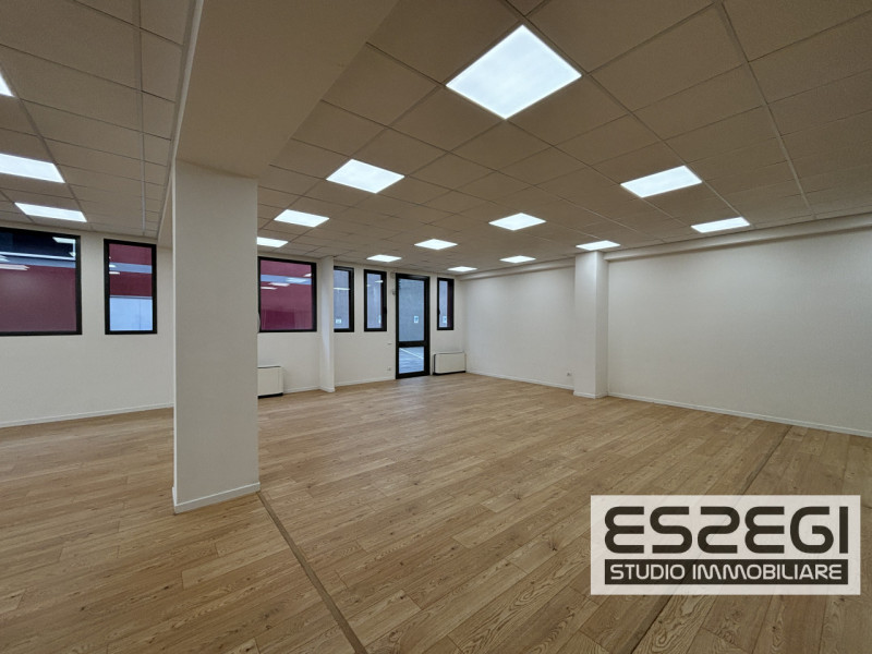 PADOVA EST - VIALE della NAVIGAZIONE INTERNA. Proponiamo in locazione un ampio e moderno ufficio ...