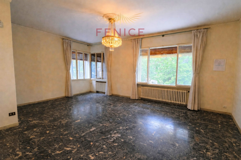 Scoprite questa splendida casa singola situata nel cuore di Crespano del Grappa, un comune affasc...