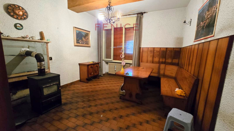 Scoprite questa splendida casa singola situata nel cuore di Crespano del Grappa, un comune affasc...