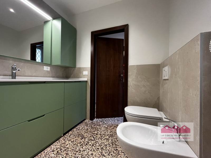 VICENZA: BICAMERE FINEMENTE RISTRUTTURATO ALL'INTERNO DI UN PIANO NOBILE DI UN PALAZZO STORICO. C...