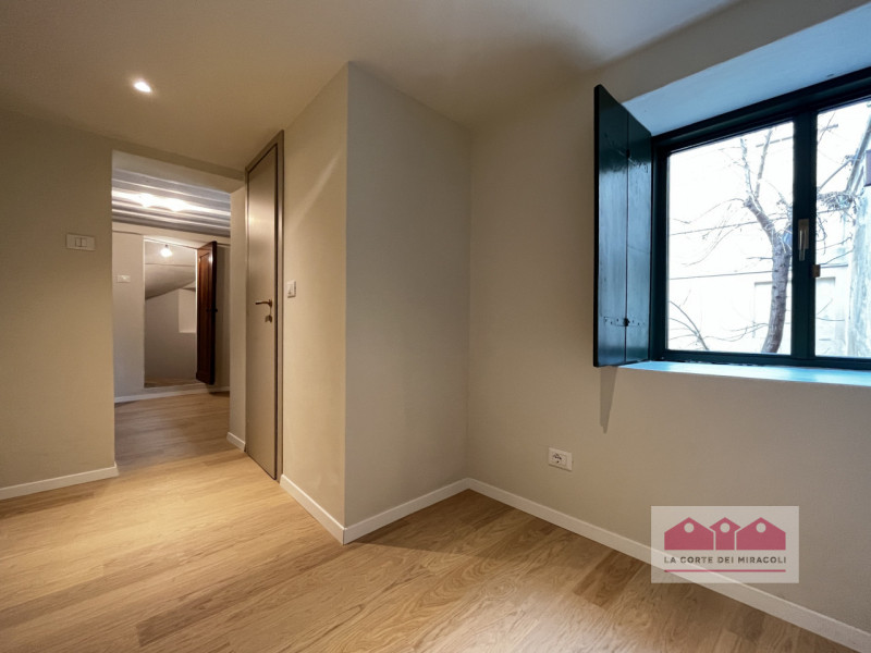 VICENZA: BICAMERE FINEMENTE RISTRUTTURATO ALL'INTERNO DI UN PIANO NOBILE DI UN PALAZZO STORICO. C...