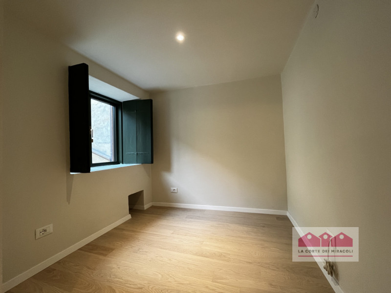 VICENZA: BICAMERE FINEMENTE RISTRUTTURATO ALL'INTERNO DI UN PIANO NOBILE DI UN PALAZZO STORICO. C...