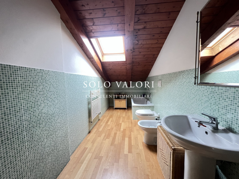 Rif. A913 (per info 338 9387816 Matteo – 340 2242606 Marco)

Ampio duplex a Loreggia, situato in ...