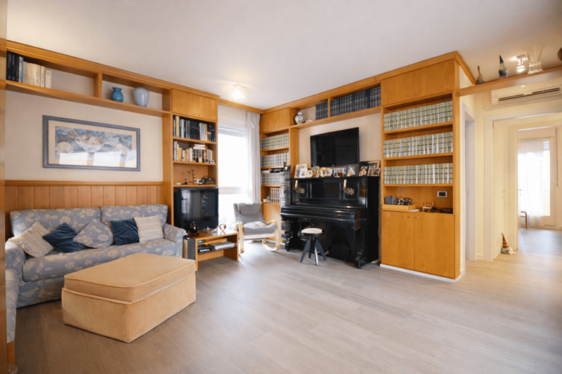 In condominio signorile e ben abitato, a pochi passi dal centro storico, proponiamo in vendita un...