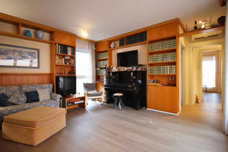 In condominio signorile e ben abitato, a pochi passi dal centro storico, proponiamo in vendita un...