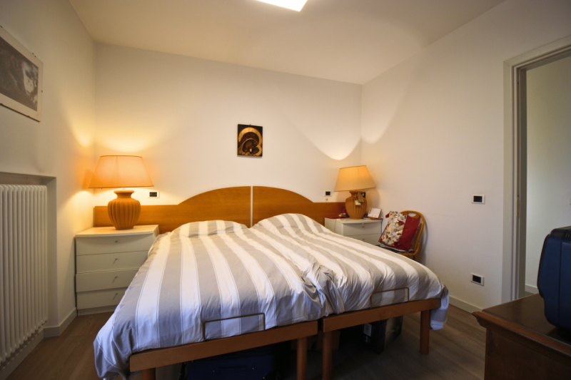 In condominio signorile e ben abitato, a pochi passi dal centro storico, proponiamo in vendita un...