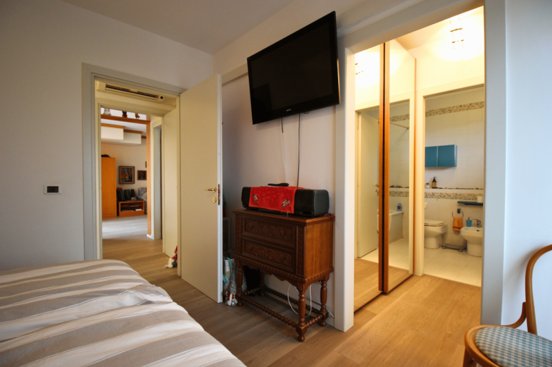 In condominio signorile e ben abitato, a pochi passi dal centro storico, proponiamo in vendita un...