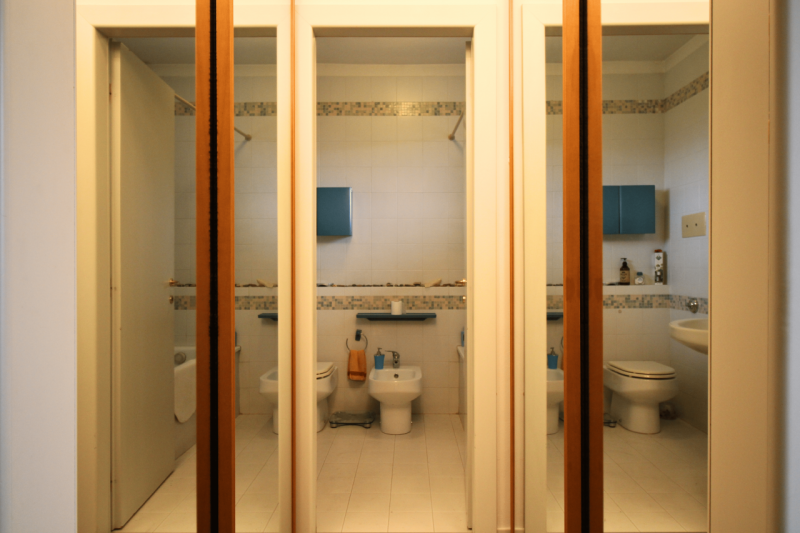 In condominio signorile e ben abitato, a pochi passi dal centro storico, proponiamo in vendita un...