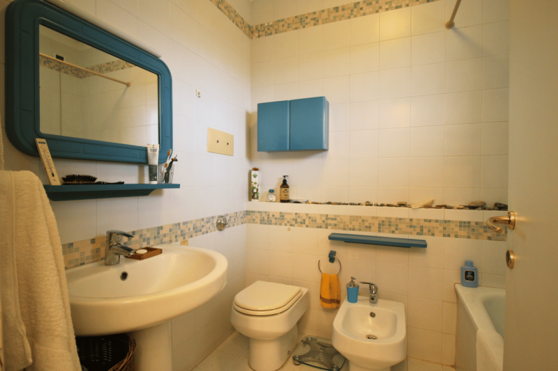 In condominio signorile e ben abitato, a pochi passi dal centro storico, proponiamo in vendita un...