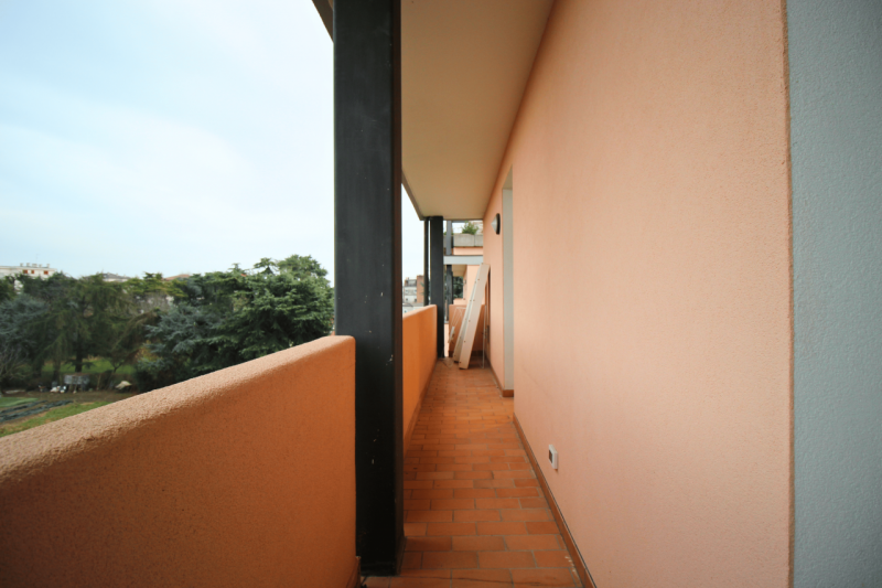 In condominio signorile e ben abitato, a pochi passi dal centro storico, proponiamo in vendita un...