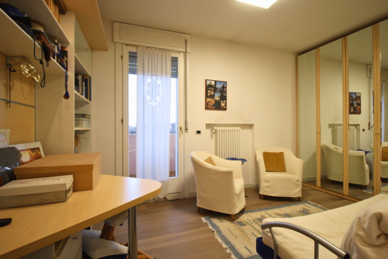 In condominio signorile e ben abitato, a pochi passi dal centro storico, proponiamo in vendita un...