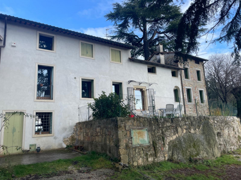 Completely renovated semi-detached house located in Creazzo Colle, in one of the most sought-afte...