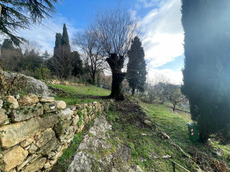 Completely renovated semi-detached house located in Creazzo Colle, in one of the most sought-afte...