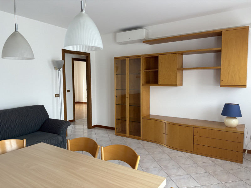 BOSCO DI RUBANO - CENTRALE , COMODO A TUTTI I SERVIZI , SCUOLE E MEZZI DI TRASPORTO AFFITTASI LIB...