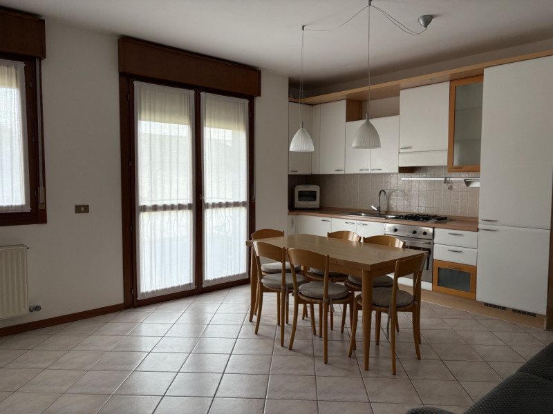 BOSCO DI RUBANO - CENTRALE , COMODO A TUTTI I SERVIZI , SCUOLE E MEZZI DI TRASPORTO AFFITTASI LIB...