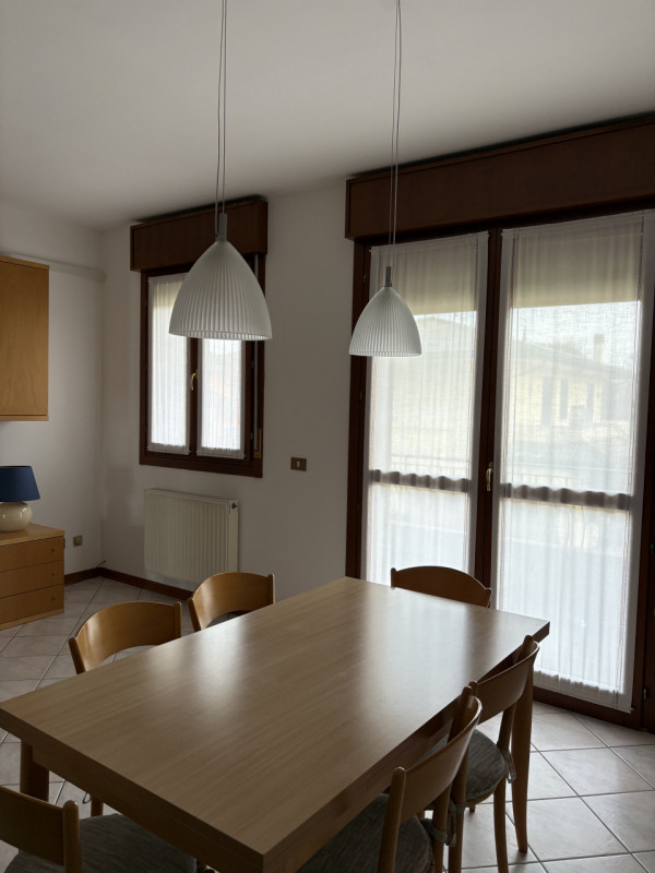 BOSCO DI RUBANO - CENTRALE , COMODO A TUTTI I SERVIZI , SCUOLE E MEZZI DI TRASPORTO AFFITTASI LIB...