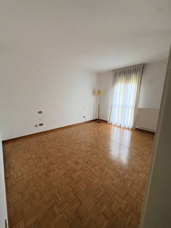 BOSCO DI RUBANO - CENTRALE , COMODO A TUTTI I SERVIZI , SCUOLE E MEZZI DI TRASPORTO AFFITTASI LIB...