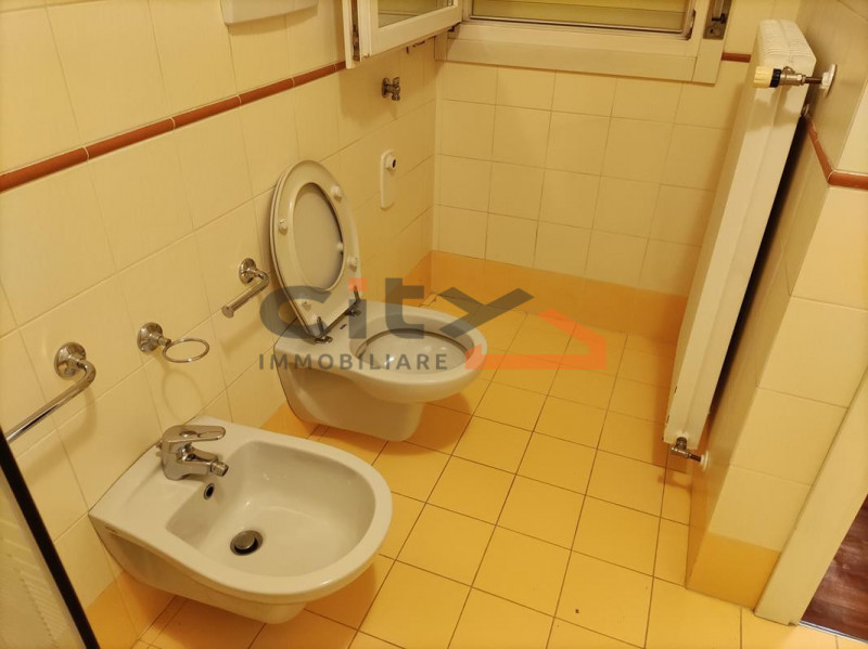 In zona San Fortunato, all’interno di un contesto residenziale tranquillo e ben servito, proponia...