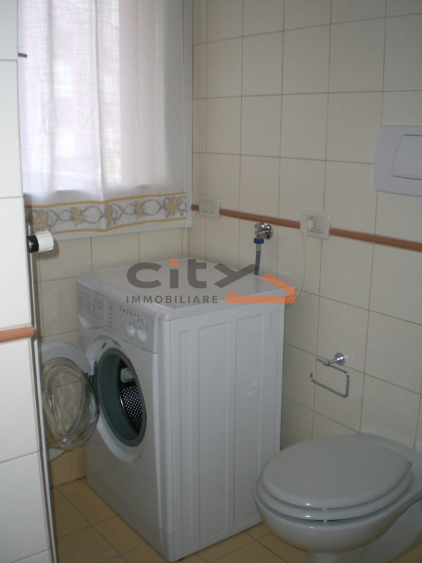 In zona San Fortunato, all’interno di un contesto residenziale tranquillo e ben servito, proponia...