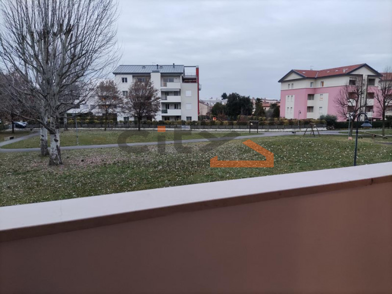 In zona San Fortunato, all’interno di un contesto residenziale tranquillo e ben servito, proponia...