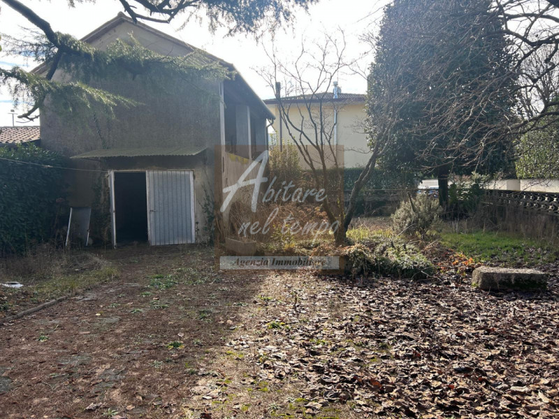 TOMBOLO (PD) - FRAZIONE ONARA 

In una zona tranquilla e comoda ai principali servizi, proponiamo...