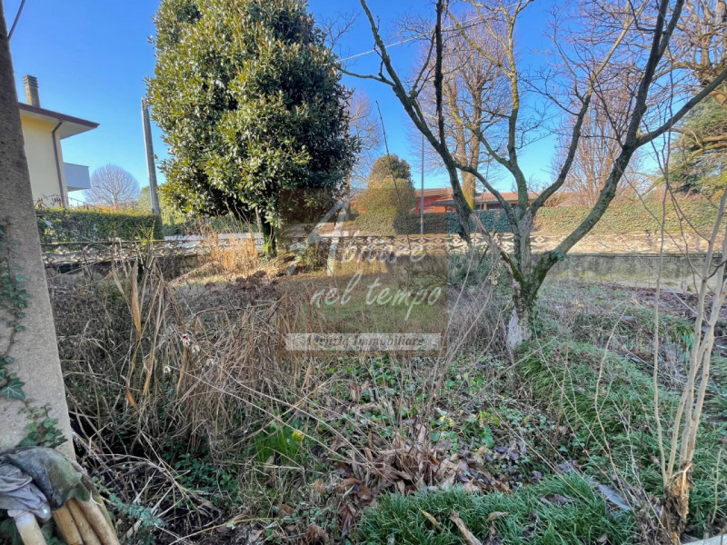 TOMBOLO (PD) - FRAZIONE ONARA 

In una zona tranquilla e comoda ai principali servizi, proponiamo...