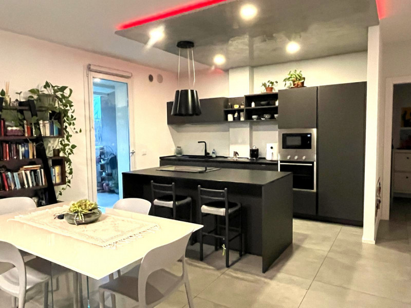 Nel centro di Veggiano, in una posizione privilegiata e servita da tutti i principali servizi, pr...