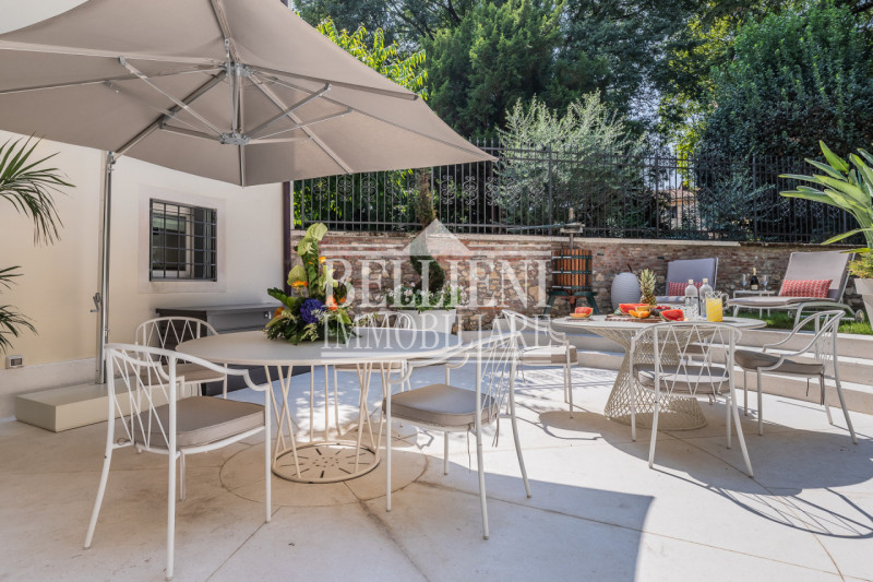 CENTRO STORICO - In una delle vie più eleganti di Vicenza proponiamo in vendita un prestigioso pa...