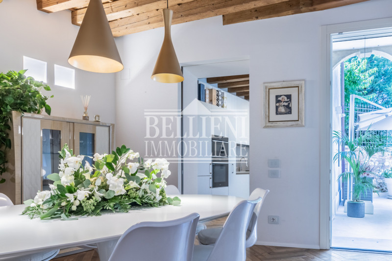 CENTRO STORICO - In una delle vie più eleganti di Vicenza proponiamo in vendita un prestigioso pa...