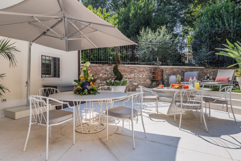 CENTRO STORICO - In una delle vie più eleganti di Vicenza proponiamo in vendita un prestigioso pa...