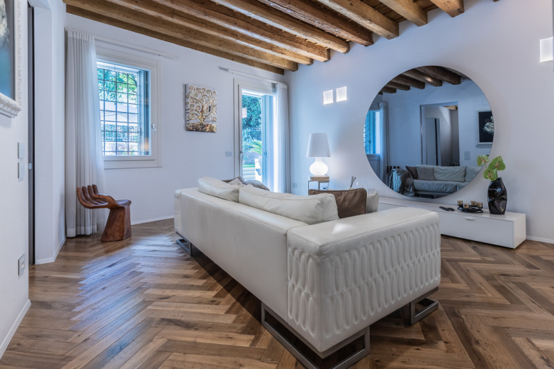 CENTRO STORICO - In una delle vie più eleganti di Vicenza proponiamo in vendita un prestigioso pa...