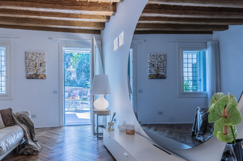 CENTRO STORICO - In una delle vie più eleganti di Vicenza proponiamo in vendita un prestigioso pa...