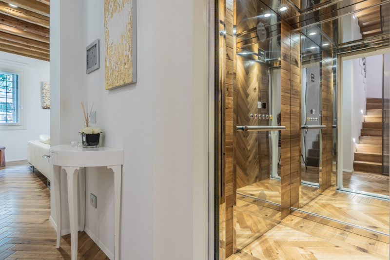 CENTRO STORICO - In una delle vie più eleganti di Vicenza proponiamo in vendita un prestigioso pa...