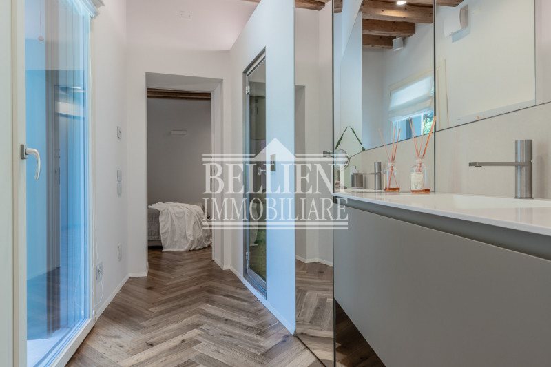 CENTRO STORICO - In una delle vie più eleganti di Vicenza proponiamo in vendita un prestigioso pa...