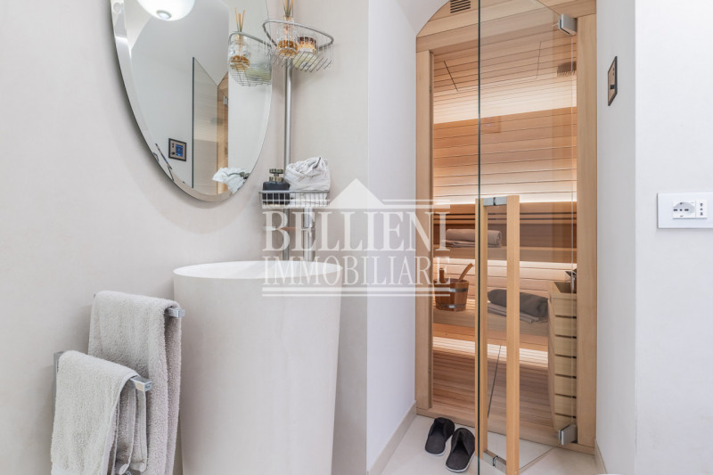 CENTRO STORICO - In una delle vie più eleganti di Vicenza proponiamo in vendita un prestigioso pa...