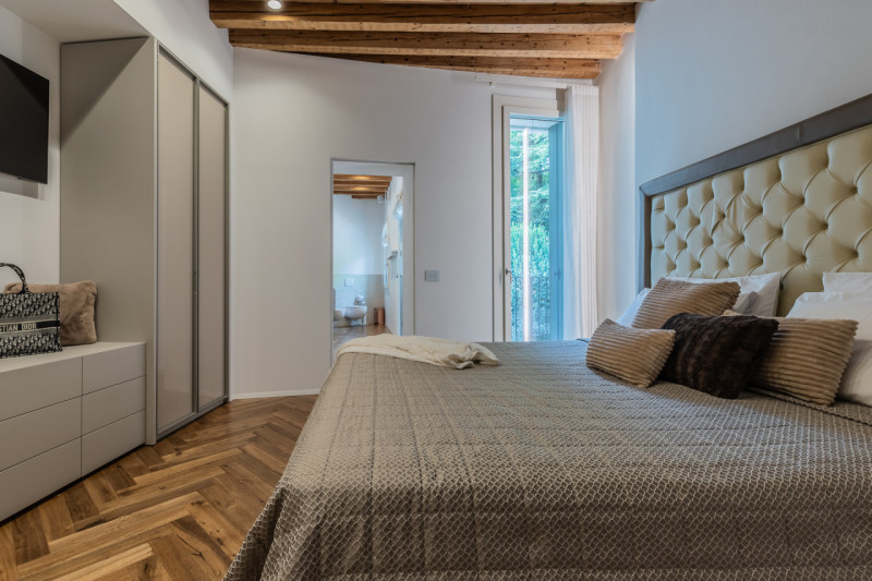CENTRO STORICO - In una delle vie più eleganti di Vicenza proponiamo in vendita un prestigioso pa...