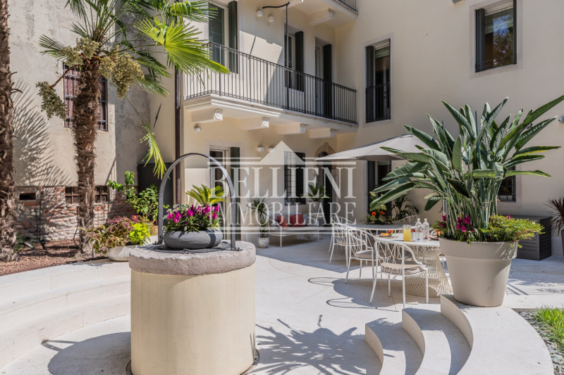 CENTRO STORICO - In una delle vie più eleganti di Vicenza proponiamo in vendita un prestigioso pa...