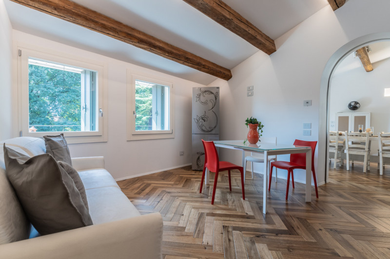 CENTRO STORICO - In una delle vie più eleganti di Vicenza proponiamo in vendita un prestigioso pa...