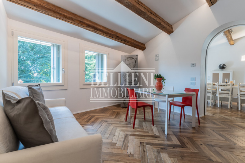 CENTRO STORICO - In una delle vie più eleganti di Vicenza proponiamo in vendita un prestigioso pa...