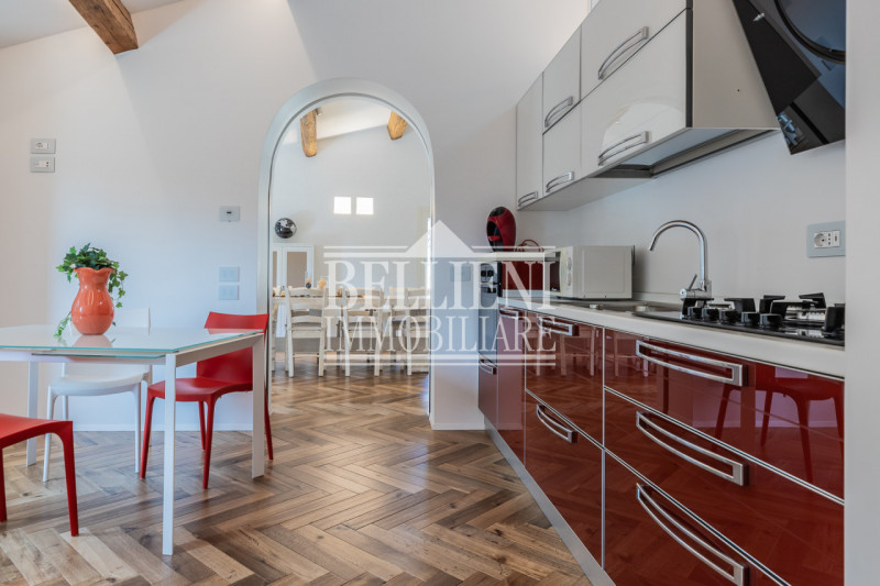 CENTRO STORICO - In una delle vie più eleganti di Vicenza proponiamo in vendita un prestigioso pa...