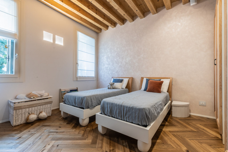 CENTRO STORICO - In una delle vie più eleganti di Vicenza proponiamo in vendita un prestigioso pa...