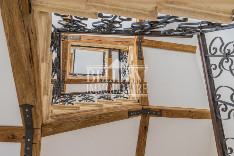 CENTRO STORICO - In una delle vie più eleganti di Vicenza proponiamo in vendita un prestigioso pa...