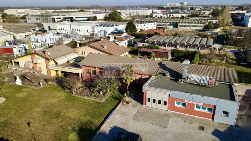 – ABITAZIONE
Piombino Dese (PD) – Zona industriale

Villetta singola indipendente con ampio terre...