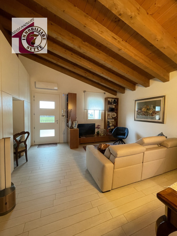 Vendesi BOLZANO VICENTINO CENTRO PORZIONE DI VILLETTA A SCHIERA, anno di costruzione 2015, all'in...